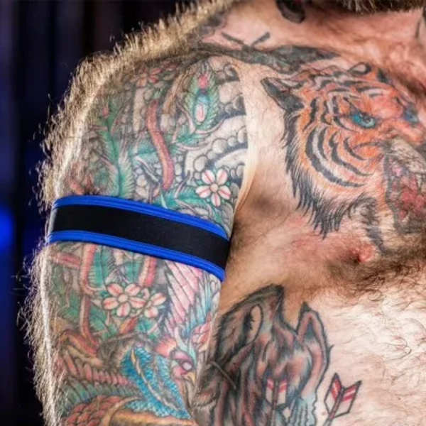 Neo Carbon Black Armband Blue L