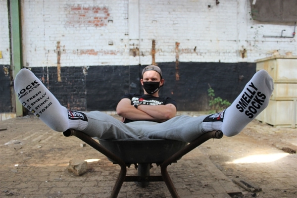 Skarpety dla miłośników intensywnie pachnących soxów Sk8erboy SMELLY Socks White 39-42